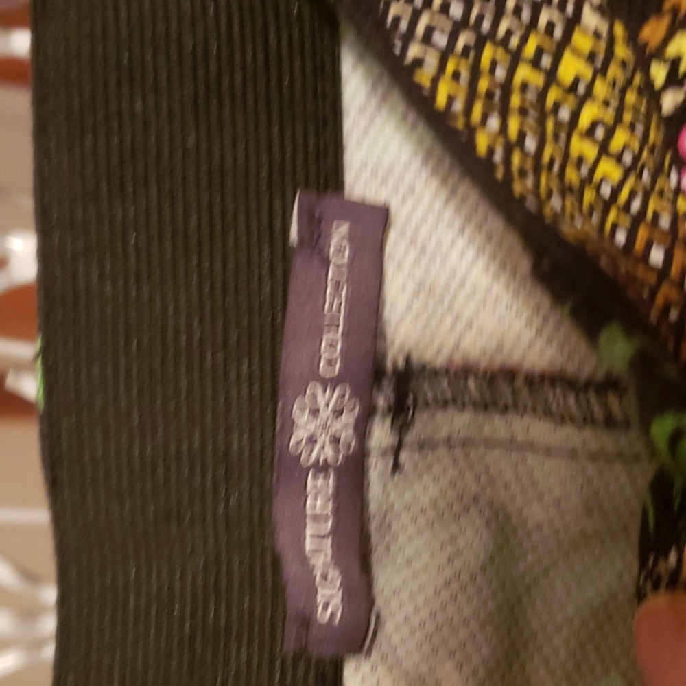 Fruit Cropped Pants - Picture 3 of 4